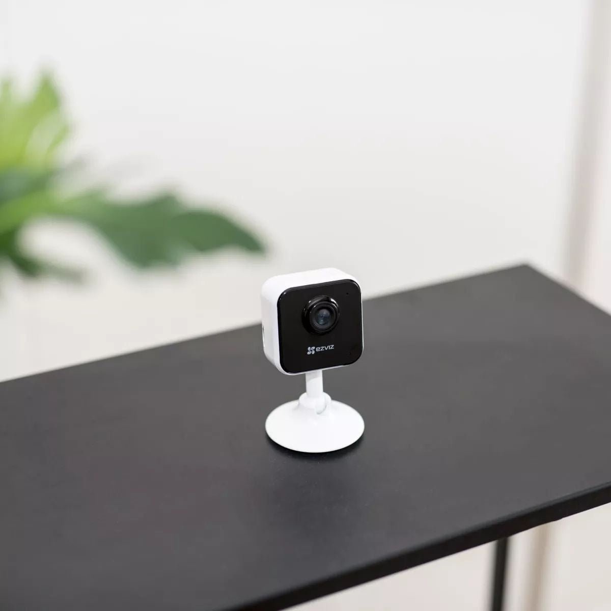 Cámara De Seguridad Wifi Ezviz H1C 2mp Magnética para Interiores - GRUPO CONTROL - CS-H1C-R101-1G2WR - CAMARA WIFI
